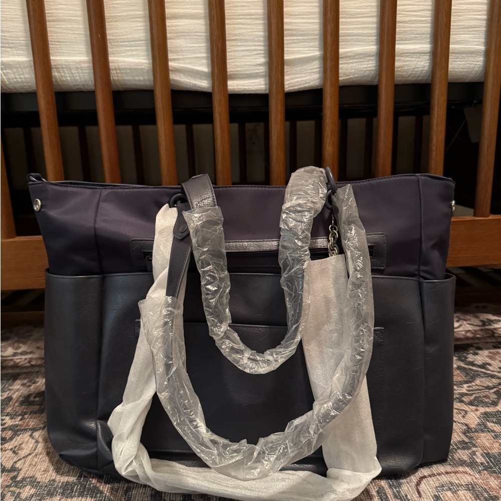 NWT BEIS The Diaper Bag 
in Navy - Picture 12 of 15